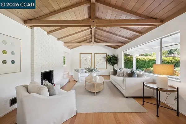 3435 Black Hawk Rd, Lafayette, CA 94549-2326