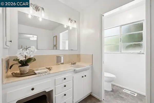 3435 Black Hawk Rd, Lafayette, CA 94549-2326