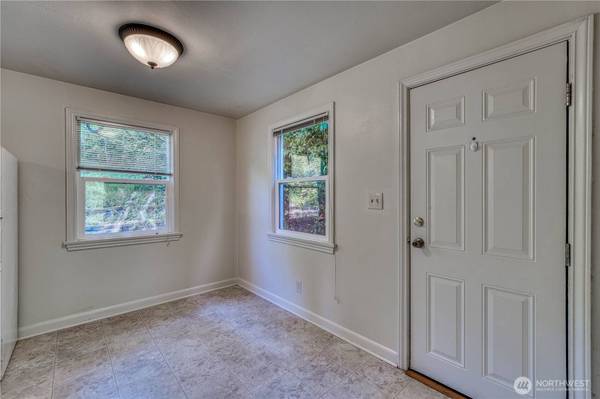 5932 37th AVE SW, Seattle, WA 98126