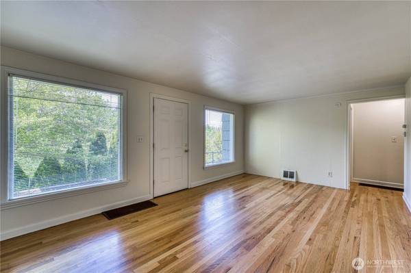 5932 37th AVE SW, Seattle, WA 98126