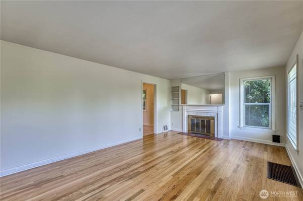 5932 37th AVE SW, Seattle, WA 98126