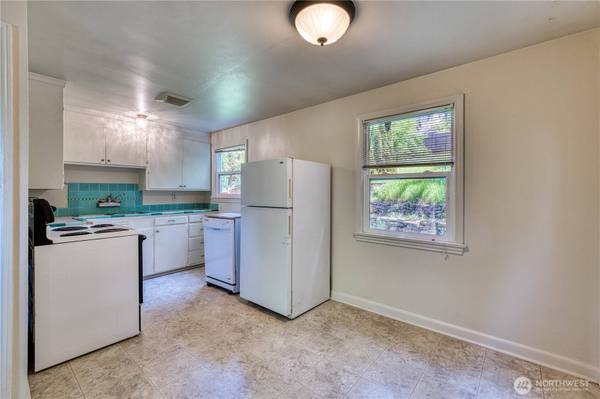 5932 37th AVE SW, Seattle, WA 98126