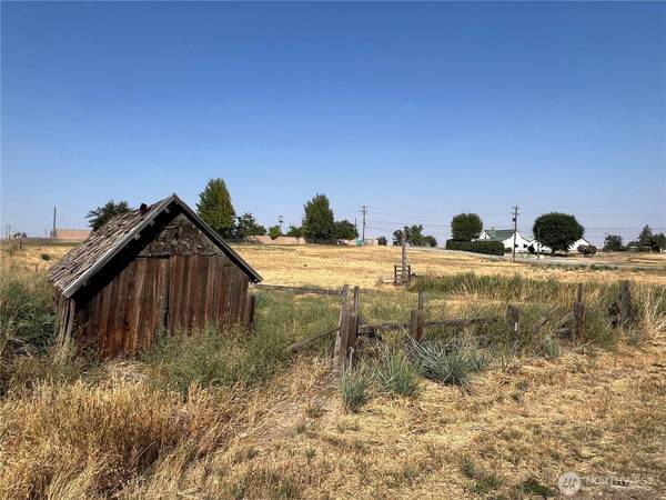 114 E 4th ST, Waterville, WA 98858