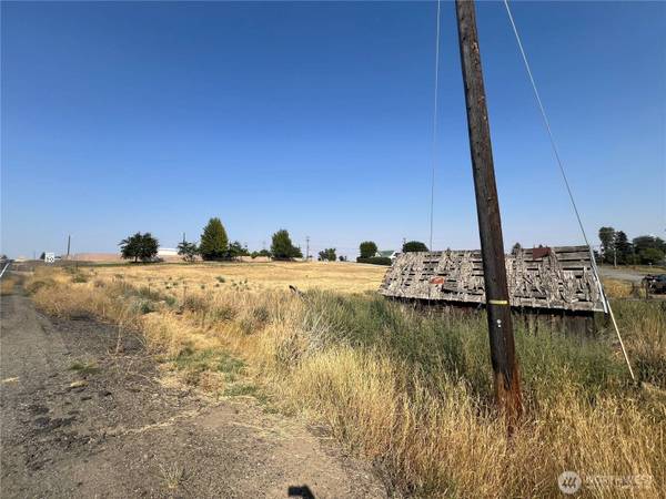 114 E 4th ST, Waterville, WA 98858