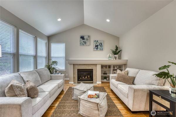 7061 SW Dunraven LN, Port Orchard, WA 98367