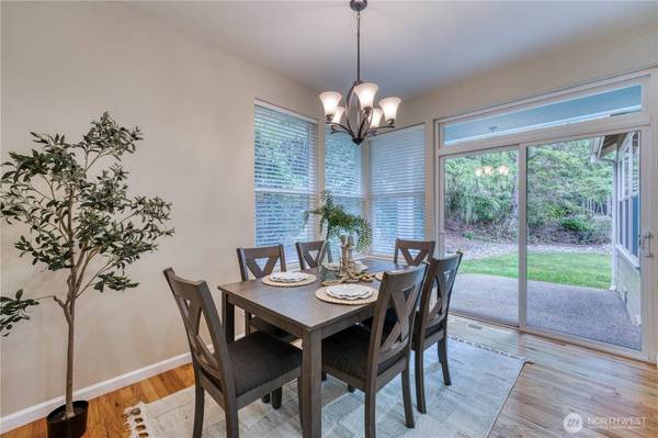 7061 SW Dunraven LN, Port Orchard, WA 98367