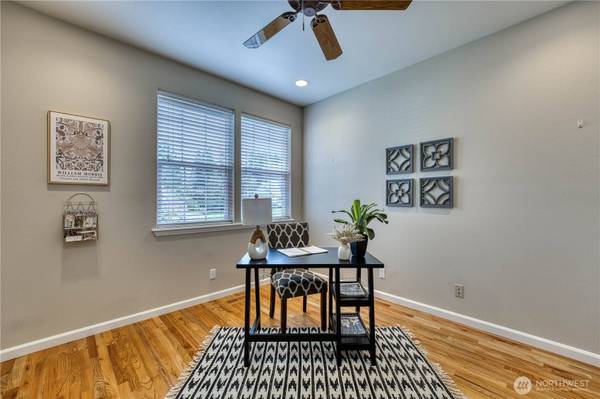 7061 SW Dunraven LN, Port Orchard, WA 98367