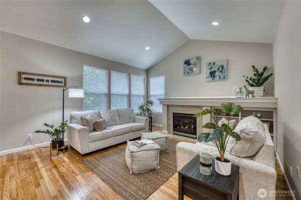 7061 SW Dunraven LN, Port Orchard, WA 98367