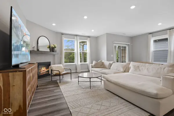 9696 Parkhurst XING, Mccordsville, IN 46055