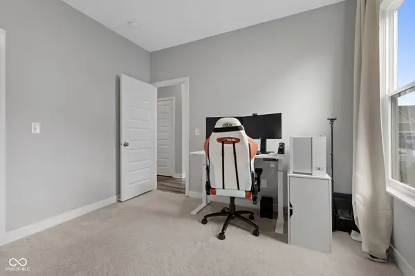 9696 Parkhurst XING, Mccordsville, IN 46055