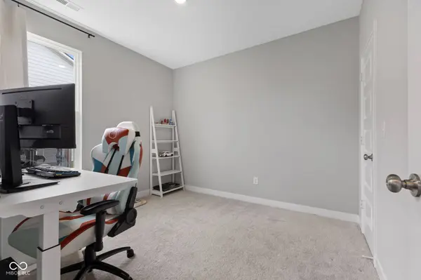 9696 Parkhurst XING, Mccordsville, IN 46055