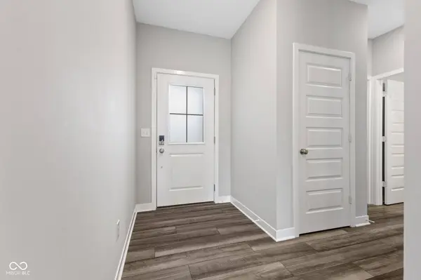 9696 Parkhurst XING, Mccordsville, IN 46055