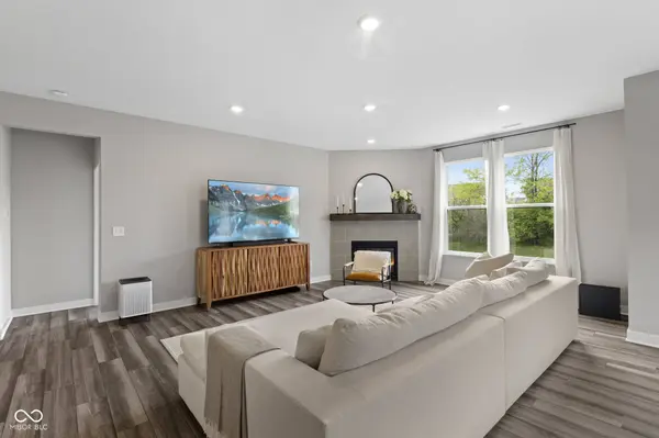 9696 Parkhurst XING, Mccordsville, IN 46055