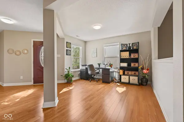 10275 Memorial Knoll DR, Indianapolis, IN 46234