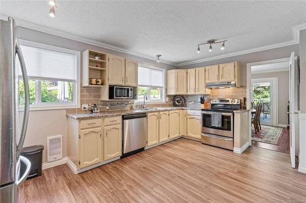 1521 Marine Cir, French Creek, BC V9P 1Y5