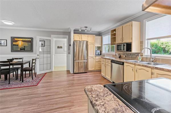 1521 Marine Cir, French Creek, BC V9P 1Y5