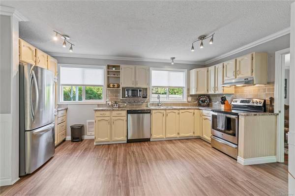 1521 Marine Cir, French Creek, BC V9P 1Y5