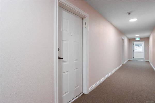 9942 Daniel St #407, Chemainus, BC V0R 1K1