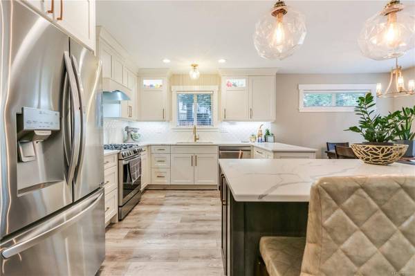 5526 Godfrey Rd, Nanaimo, BC V9T 2J3