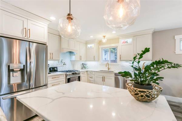 5526 Godfrey Rd, Nanaimo, BC V9T 2J3