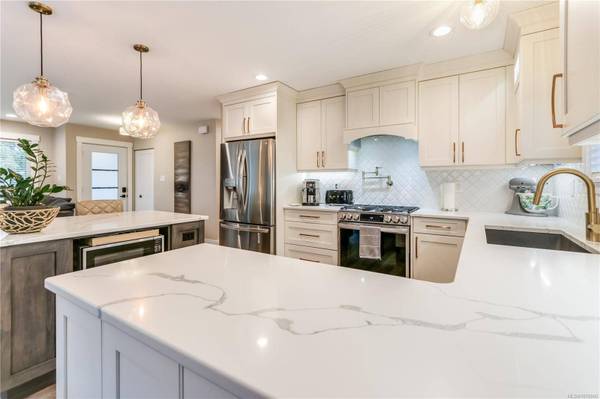 5526 Godfrey Rd, Nanaimo, BC V9T 2J3