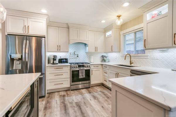 5526 Godfrey Rd, Nanaimo, BC V9T 2J3