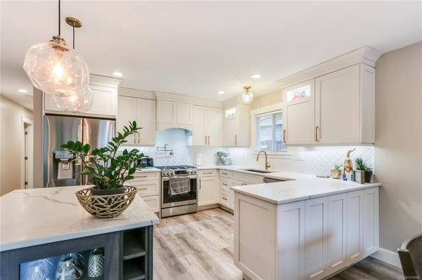 5526 Godfrey Rd, Nanaimo, BC V9T 2J3