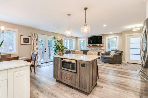 5526 Godfrey Rd, Nanaimo, BC V9T 2J3