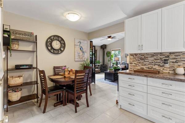 5926 Broadway Rd, Nanaimo, BC V9V 1E5