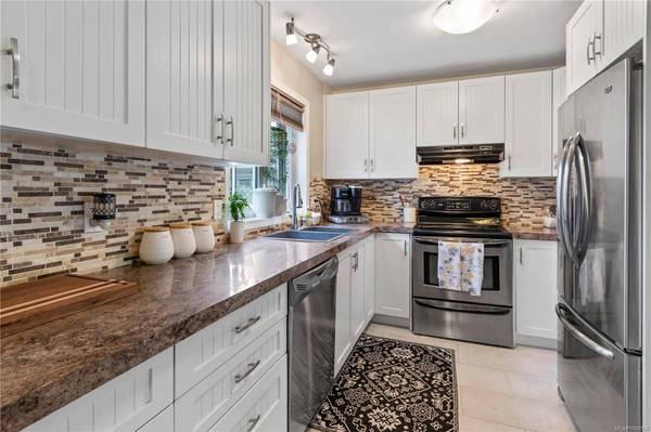 5926 Broadway Rd, Nanaimo, BC V9V 1E5