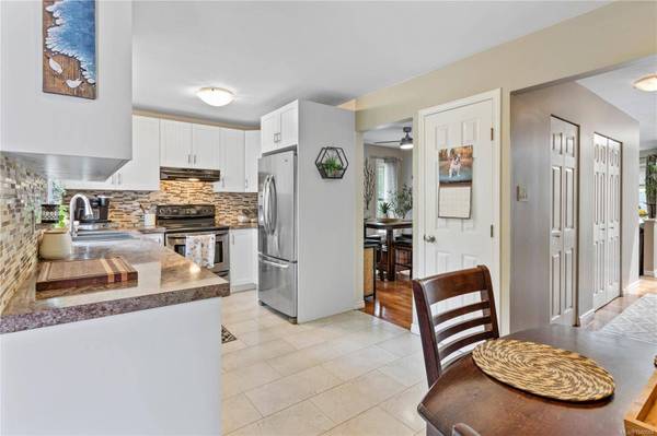 5926 Broadway Rd, Nanaimo, BC V9V 1E5