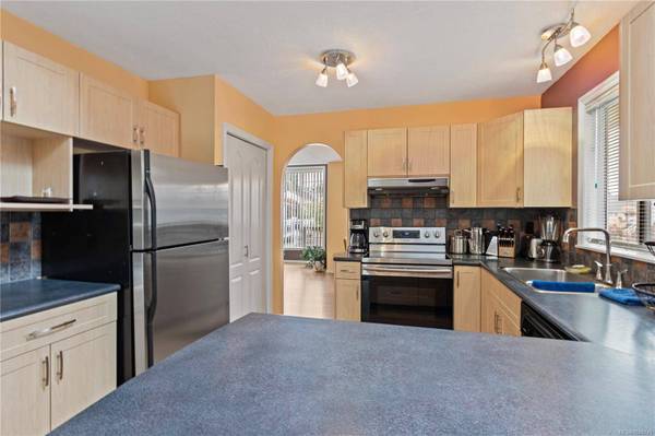 5143 Carol Pl, Nanaimo, BC V9T 5Z3