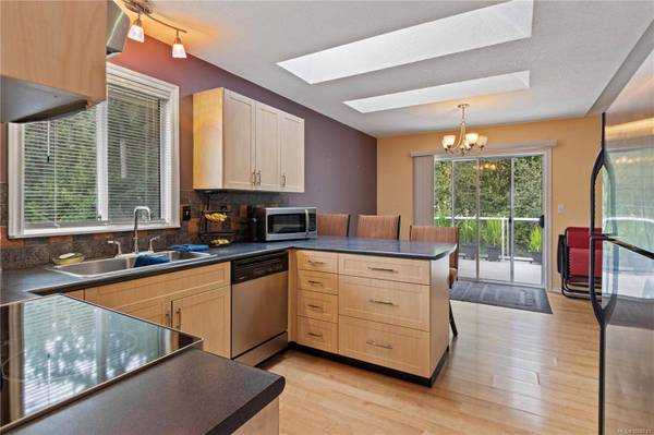 5143 Carol Pl, Nanaimo, BC V9T 5Z3