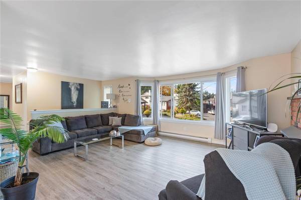3735 Cottleview Dr, Nanaimo, BC V9T 4C4