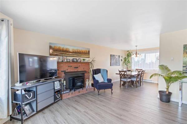 3735 Cottleview Dr, Nanaimo, BC V9T 4C4