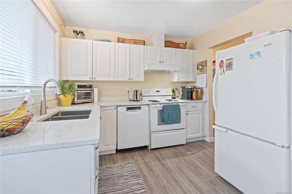3735 Cottleview Dr, Nanaimo, BC V9T 4C4