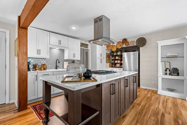 5984 LAKE RD, Oshkosh, WI 54902