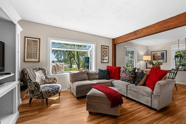5984 LAKE RD, Oshkosh, WI 54902