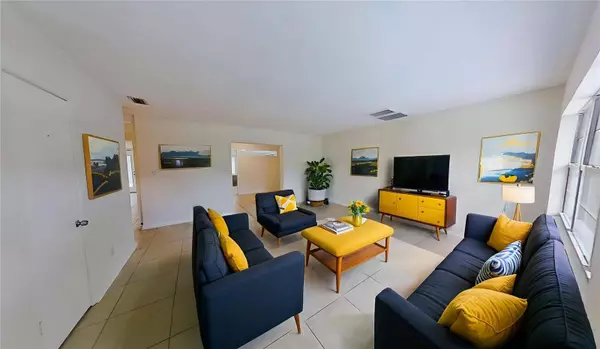 6392 HAMPTON DR N, St Petersburg, FL 33710