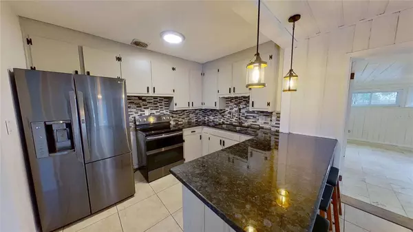 6392 HAMPTON DR N, St Petersburg, FL 33710