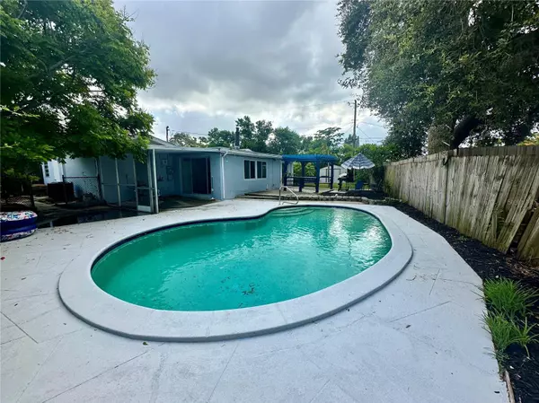 6392 HAMPTON DR N, St Petersburg, FL 33710