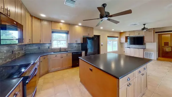 7230 17TH LN N, St Petersburg, FL 33702