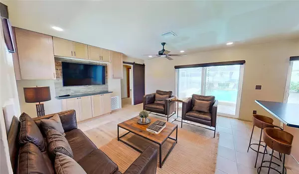 7230 17TH LN N, St Petersburg, FL 33702