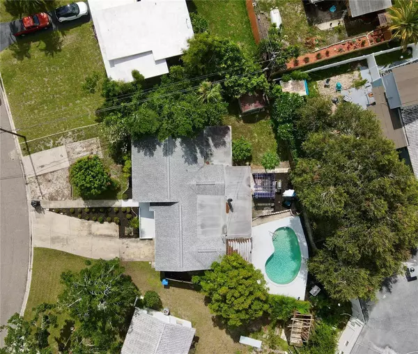 6392 HAMPTON DR N, St Petersburg, FL 33710