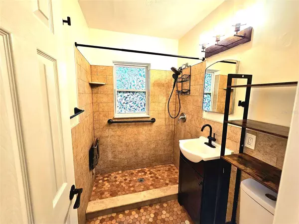 5924 DARTMOUTH AVE N, St Petersburg, FL 33710