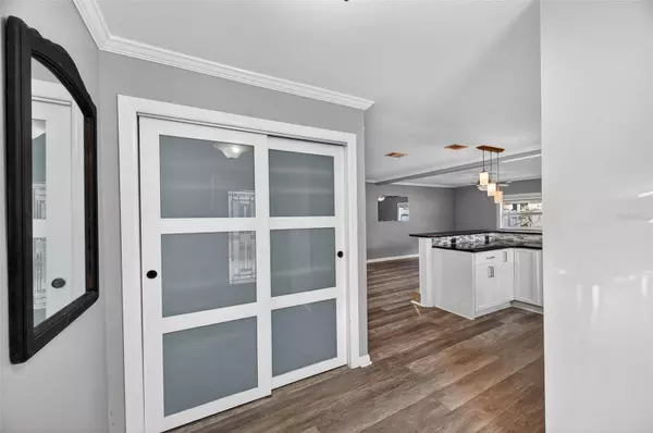 7217 6TH AVE N, St Petersburg, FL 33710