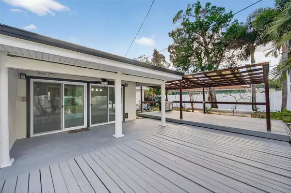 7217 6TH AVE N, St Petersburg, FL 33710