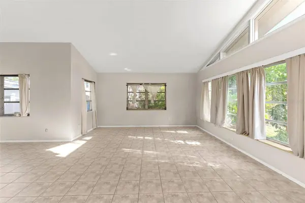 7887 9TH AVE S, St Petersburg, FL 33707