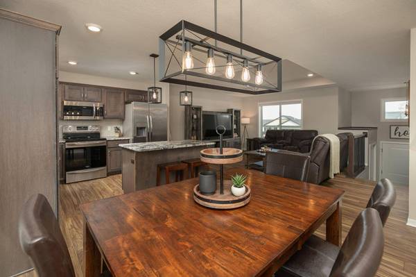 724 9th ST, Wanamingo, MN 55983