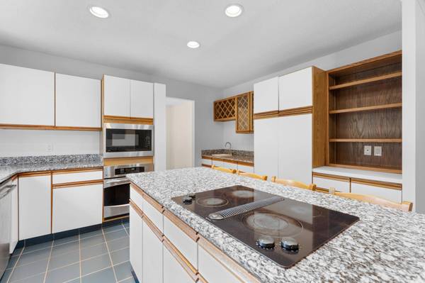 1326 30th ST SW, Rochester, MN 55902